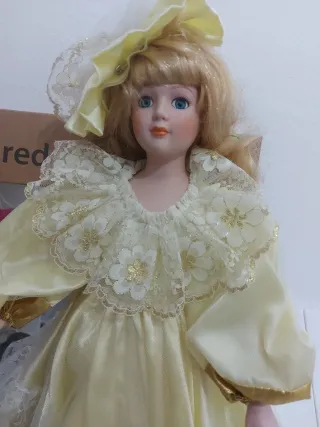 Muñeca de porcelana antigua