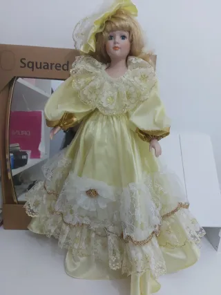 Muñeca de porcelana antigua