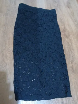 Falda calada ajustada negra