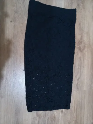 Falda calada ajustada negra