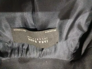 Abrigo Zara azul con botones dorados