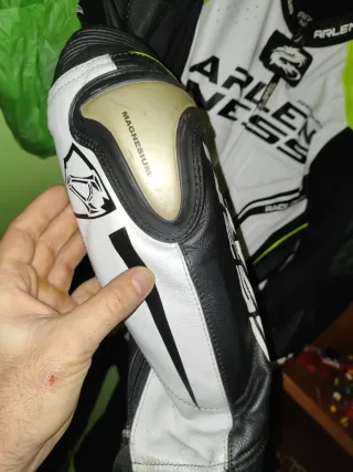 Mono de moto Arlen Ness Sugello talla 52