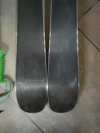 Sci da bambino con bastoncini QUECHUA.