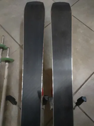 Sci da bambino con bastoncini QUECHUA.