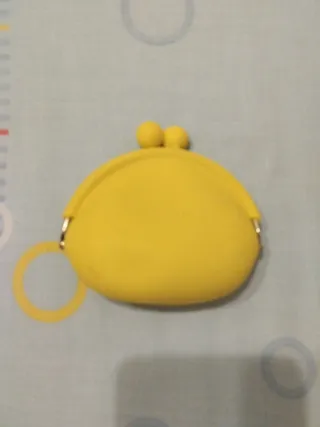 Monedero amarillo sin estrenar