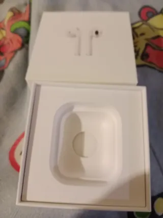 Caja vacía AirPods Apple blanca