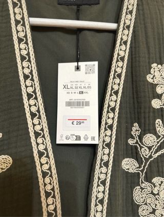 Chaleco Zara bordado verde militar