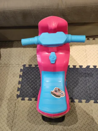 Moto correpasillos niña rosa y azul