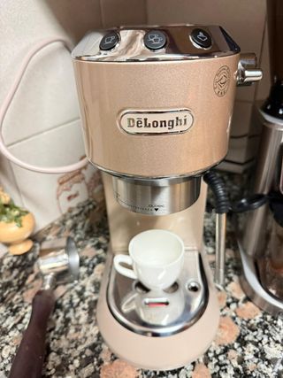Cafetera Delonghi Dedica LatteArt EC885-BG Rosa