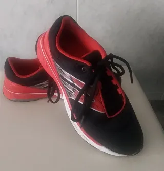 Deportivos negros y rojos talla 36