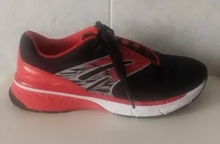 Deportivos negros y rojos talla 36