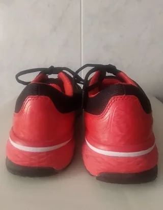 Deportivos negros y rojos talla 36