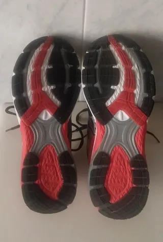 Deportivos negros y rojos talla 36