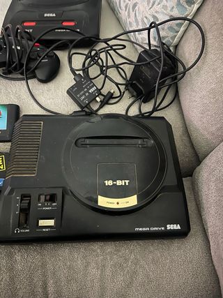 Vecchia console Sega Mega Drive nera + Giochi