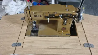 Máquina de coser Alfa Automática Antigua