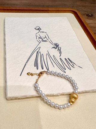 Pulsera perlas con calabaza dorada