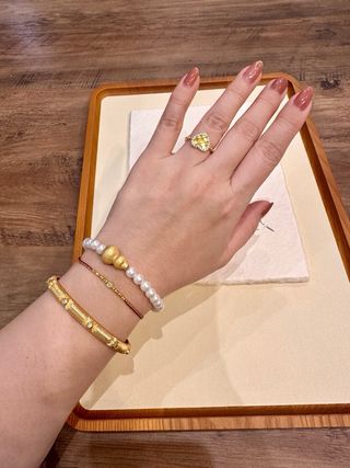 Pulsera perlas con calabaza dorada