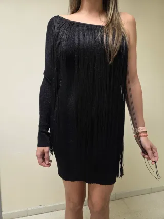 Vestido fiesta negro con flecos