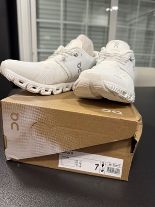 On Running Cloud 5 Talla 38 Blancas