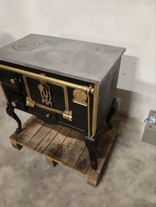 Cocina de leña Lacunza Negra y Dorada