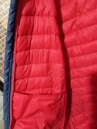 Plumas ligero azul con capucha