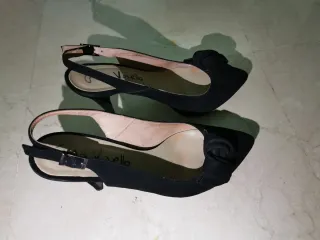 Zapatos de salón negros Gino Vaello T. 40