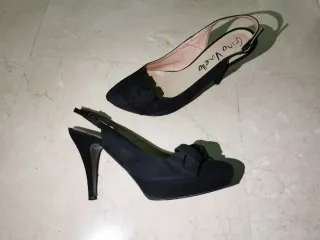 Zapatos de salón negros Gino Vaello T. 40