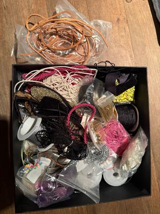 Lote abalorios y herramientas bisutería