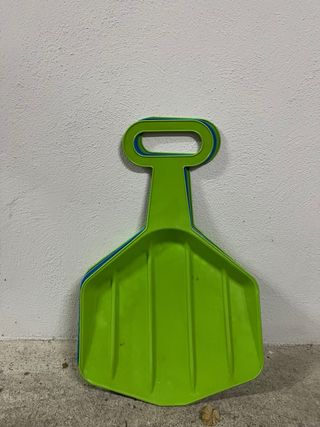 Trineos pala nieve (2 verdes, 1 azul)