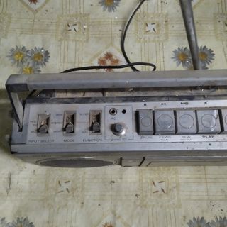 Radio Cassette Plata y Negro