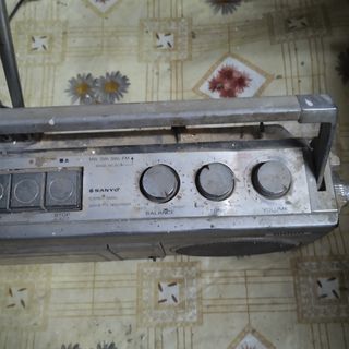 Radio Cassette Plata y Negro