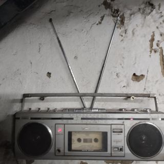 Radio Cassette Plata y Negro