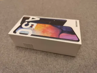 Scatola Samsung Galaxy A50 con Accessori