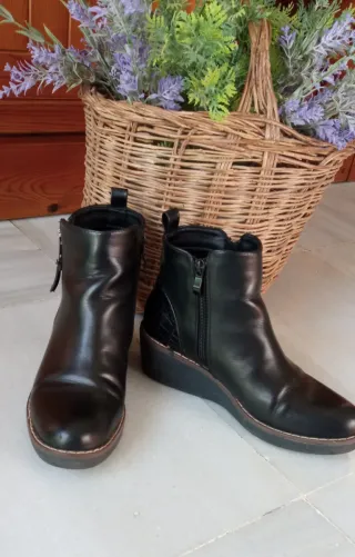 Botines de mujer con cuña negros