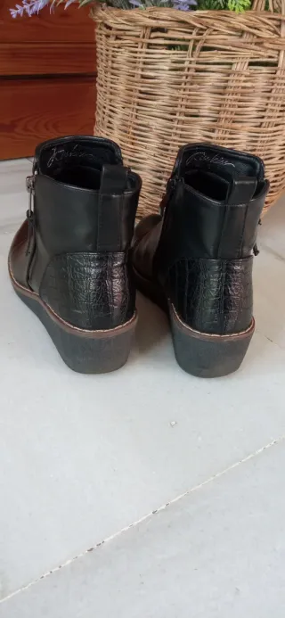 Botines de mujer con cuña negros