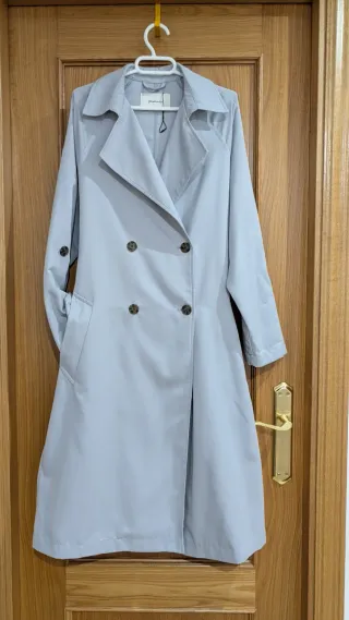 Gabardina trench fluida con cinturón