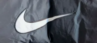 Chaqueta Nike acolchada logo bordado Talla L