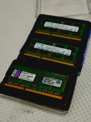 3x Módulos RAM DDR3 SODIMM 2GB Kingston y Samsung