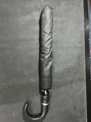 Paraguas negro plegable