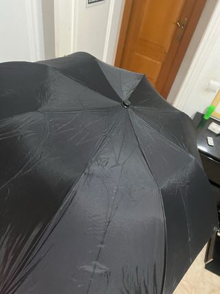 Paraguas negro plegable