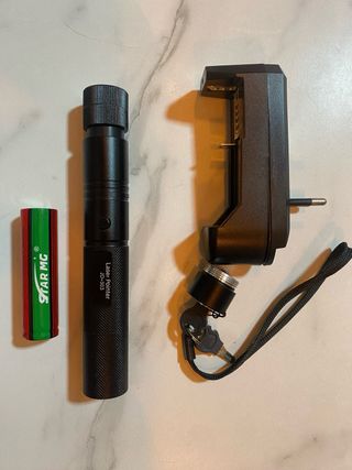 Puntero Láser Negro con Llave