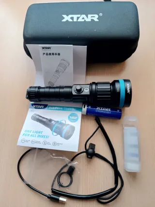 Linterna buceo XTAR D40 Zoom