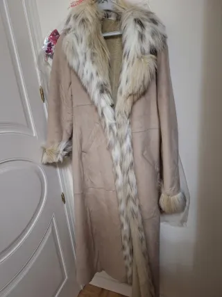 Abrigo piel beige talla 42