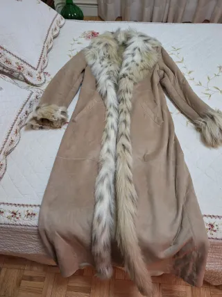 Abrigo piel beige talla 42