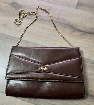 Bolso de mano vintage marrón con cadena