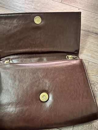 Bolso de mano vintage marrón con cadena