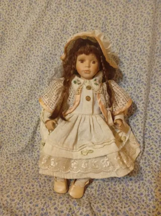 Muñeca Monica Beige y Rosa