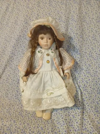 Muñeca Monica Beige y Rosa