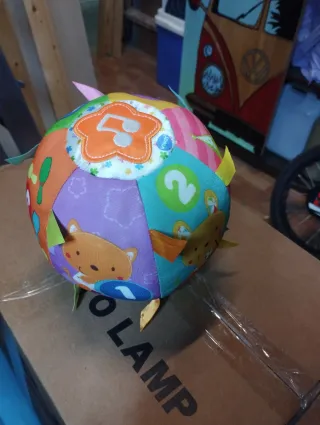 Pelota de tela VTech con música y números