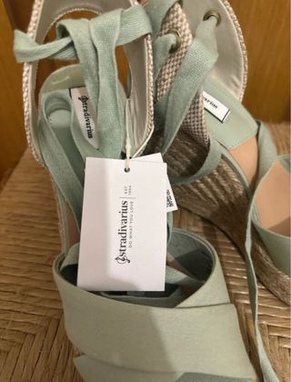 Sandalias Stradivarius cuña esparto atadas